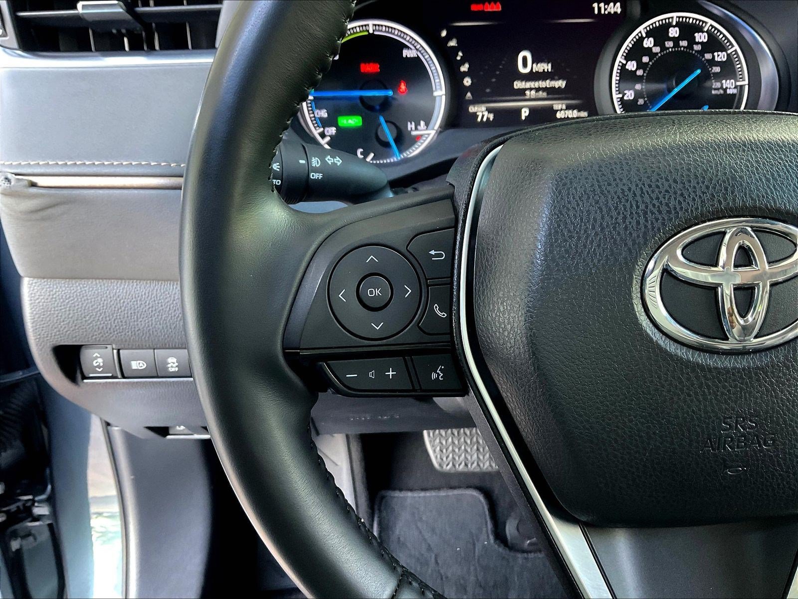 Used 2024 Toyota Venza XLE AWD/4WD image 11