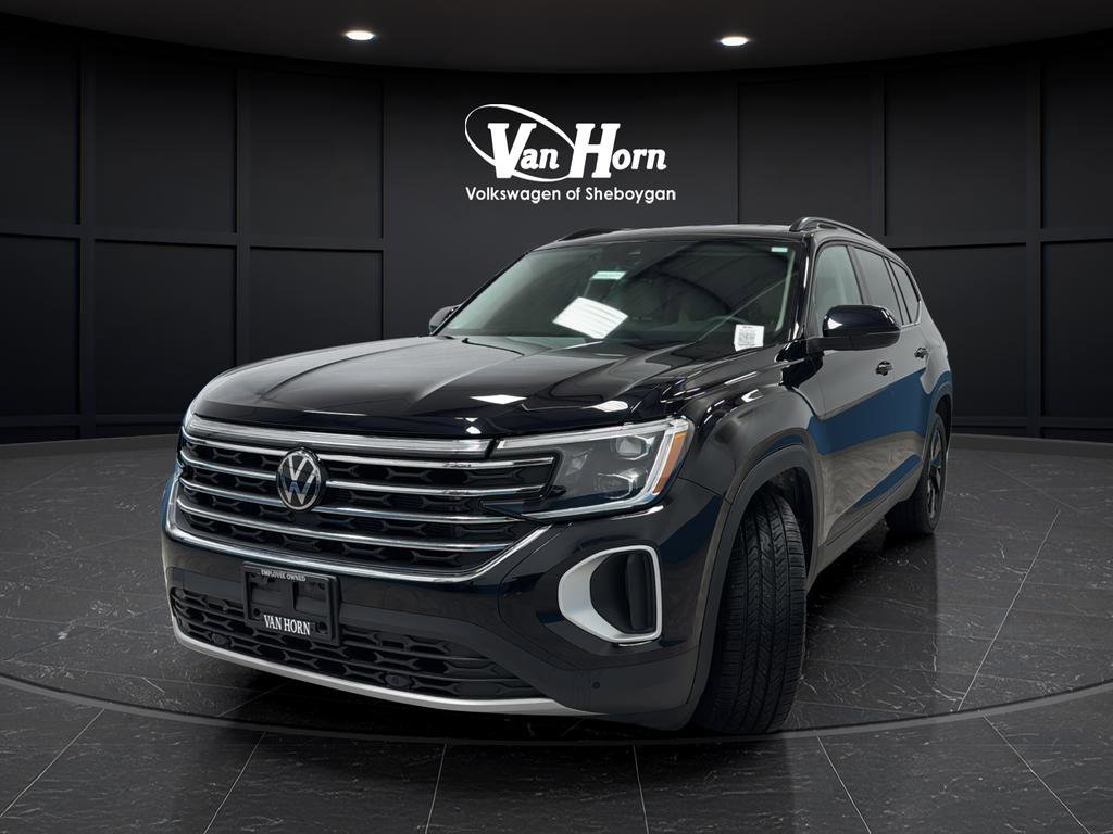 Used 2024 Volkswagen Atlas SE w/ Black Wheel Package image 3