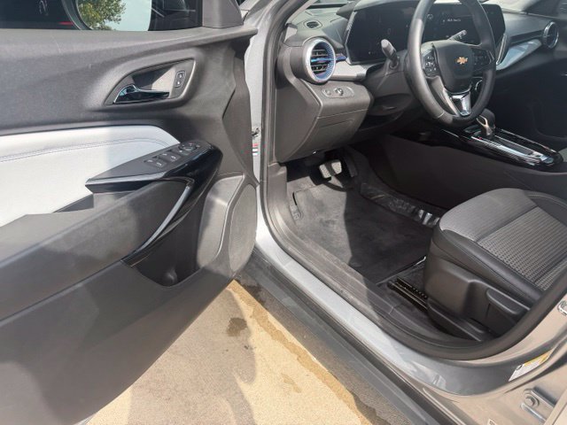 Used 2024 Chevrolet Trax LT w/ Driver Confidence Package FWD image 16