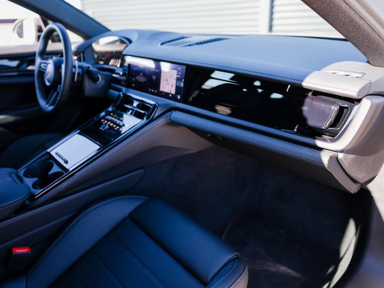 Used 2026 Porsche Panamera RWD image 27