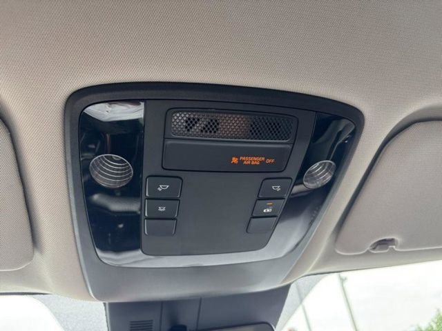 Used 2023 Kia Carnival LX image 17