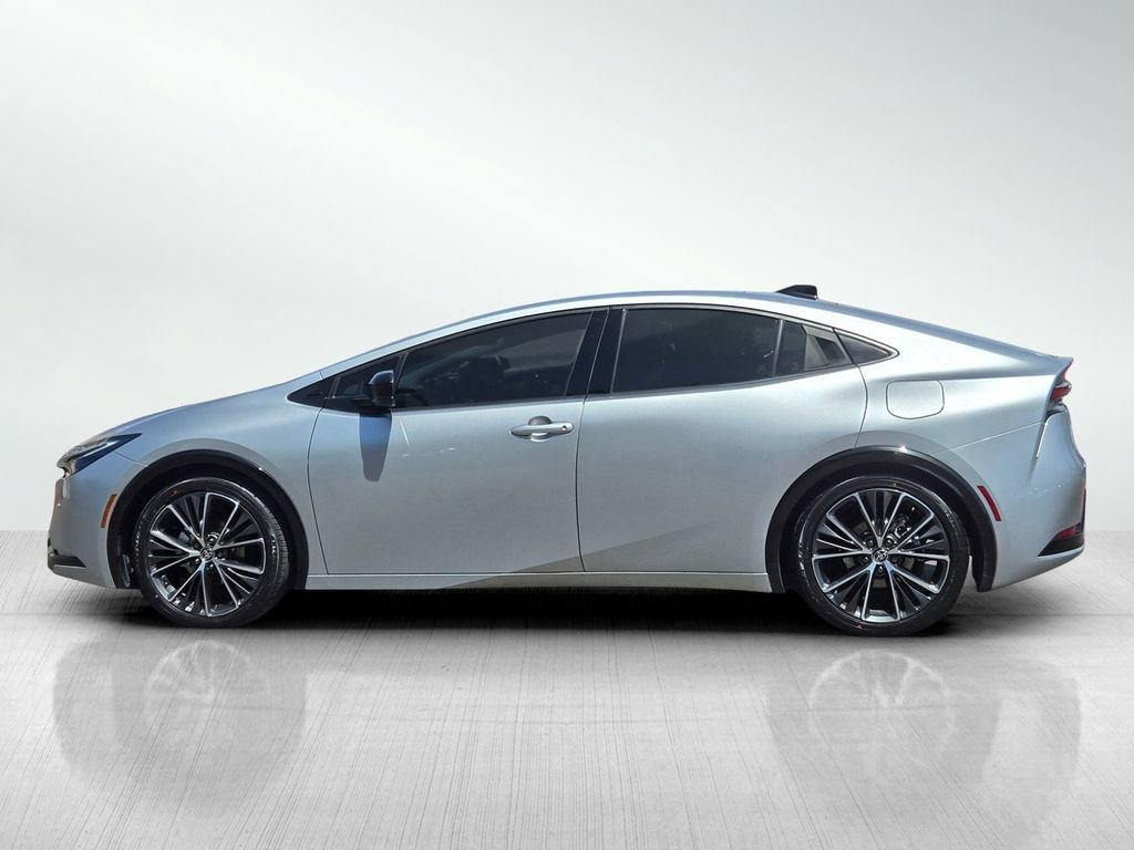 Used 2024 Toyota Prius XLE FWD image 8