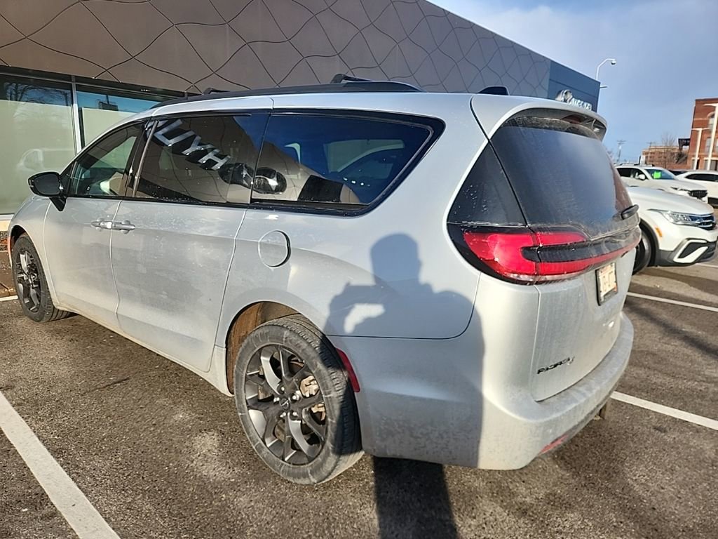 Used 2023 Chrysler Pacifica Limited w/ S Appearance Package image 7