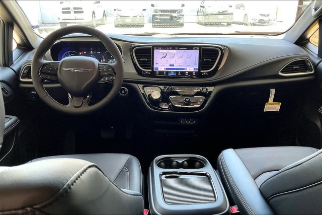 New 2023 Chrysler Pacifica Touring-L w/ S Appearance Package image 4