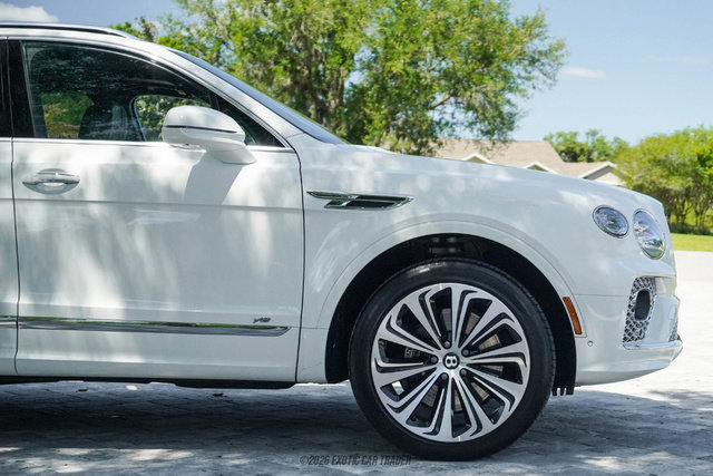 Used 2021 Bentley Bentayga AWD/4WD image 11