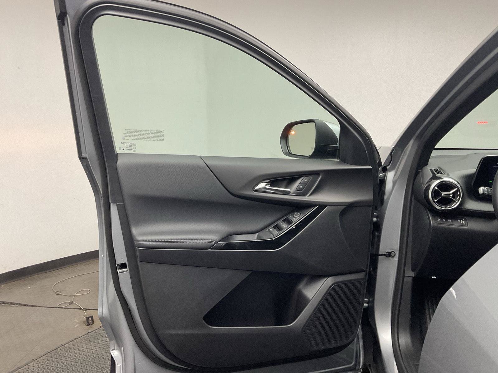 New 2027 Chevrolet Equinox LT FWD image 9