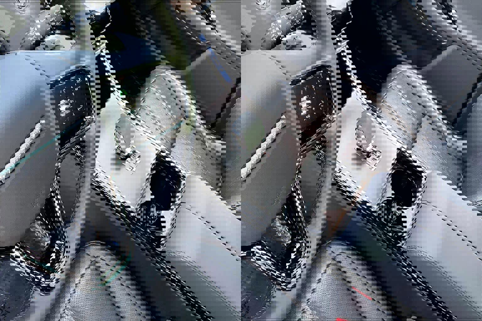 Used 2024 Land Rover Range Rover Evoque Dynamic SE image 31