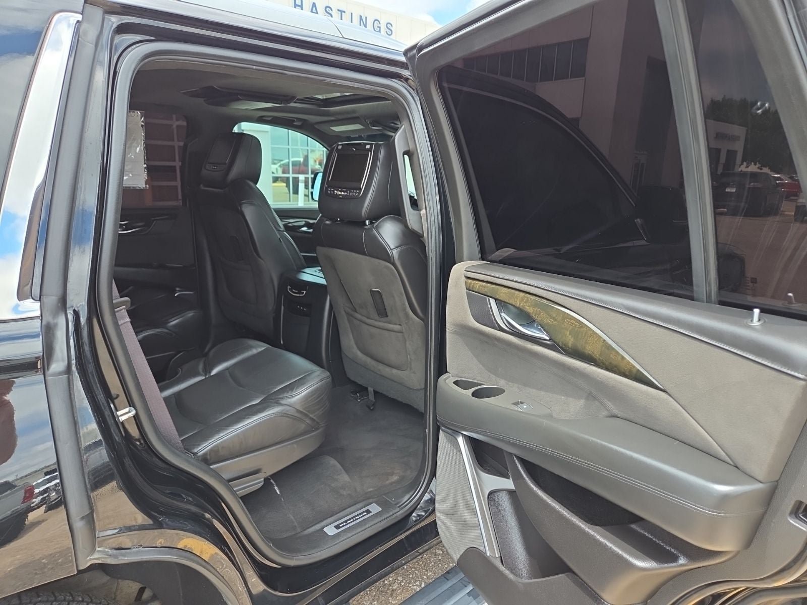 Used 2017 Cadillac Escalade Platinum AWD/4WD image 44