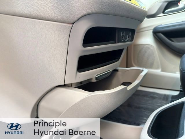Used 2021 Chrysler Pacifica Touring-L FWD image 26