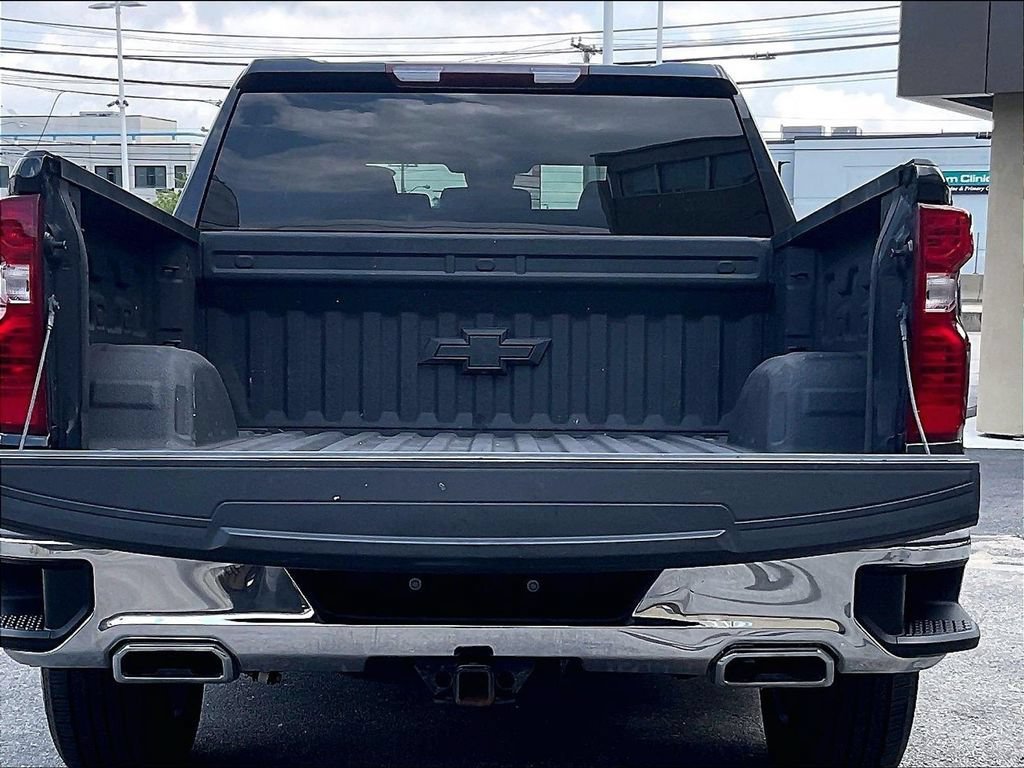 Used 2022 Chevrolet Silverado 1500 LT AWD/4WD image 30
