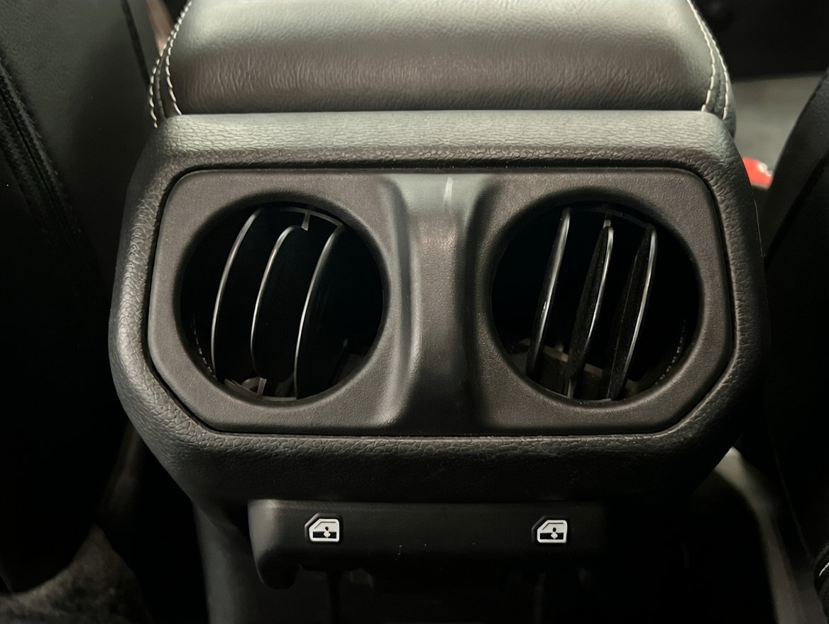 Used 2023 Jeep Wrangler Unlimited Sahara AWD/4WD image 18