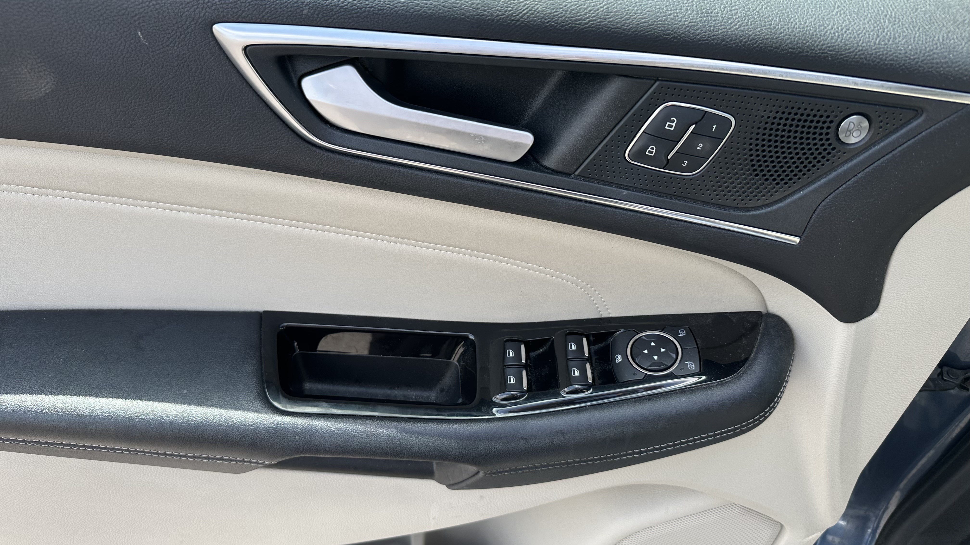 Used 2019 Ford Edge Titanium w/ Equipment Group 301A AWD/4WD image 18