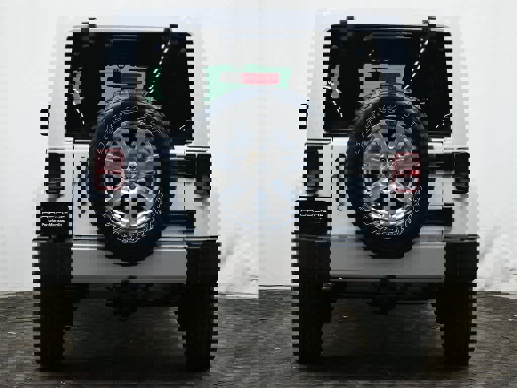 Used 2018 Jeep Wrangler Unlimited Sahara w/ Connectivity Group image 6