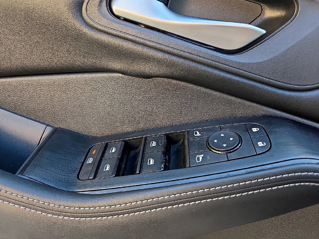 Used 2022 Nissan Rogue SV w/ SV Premium Package FWD image 15