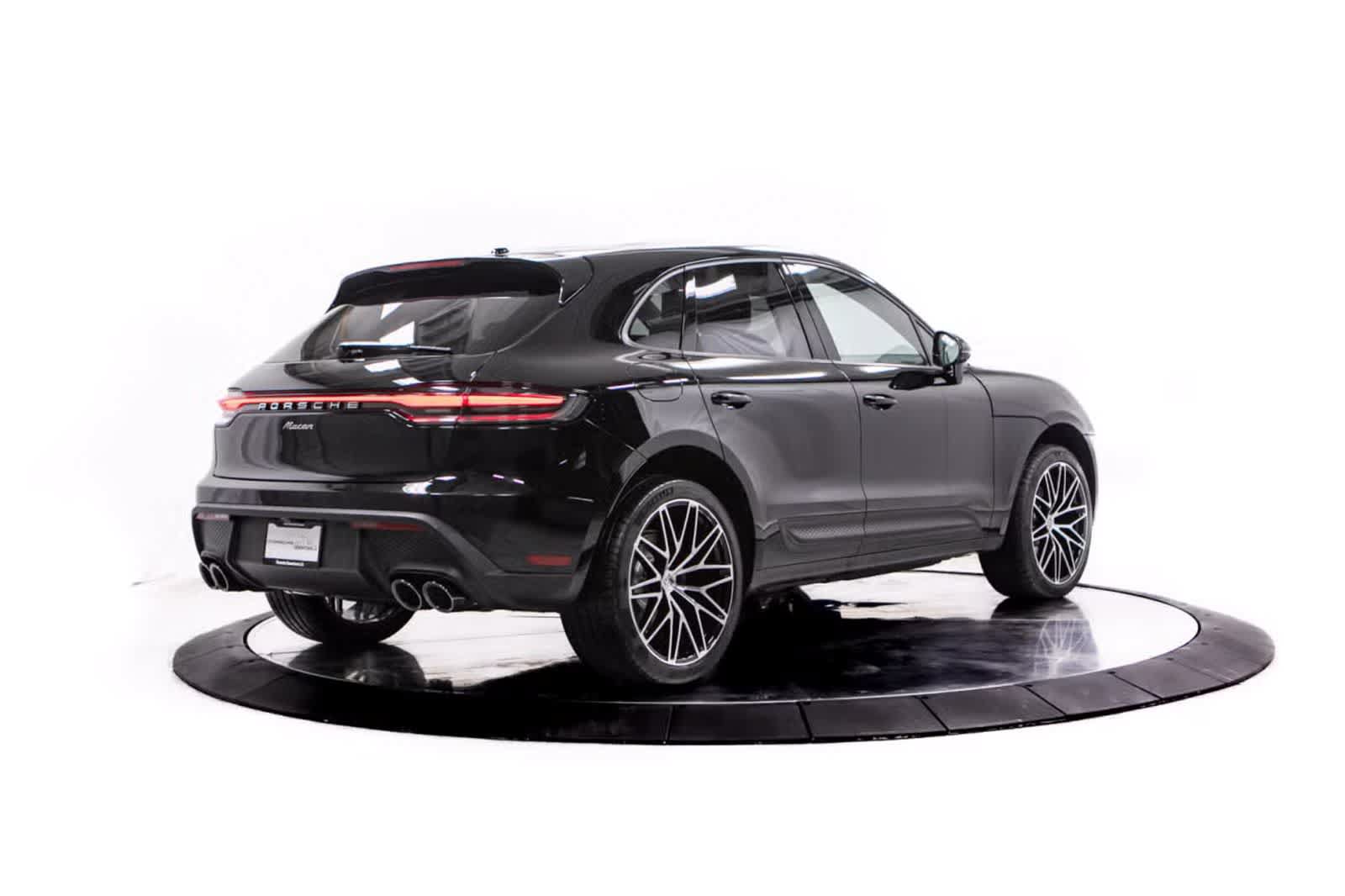 Certified 2026 Porsche Macan AWD/4WD image 7