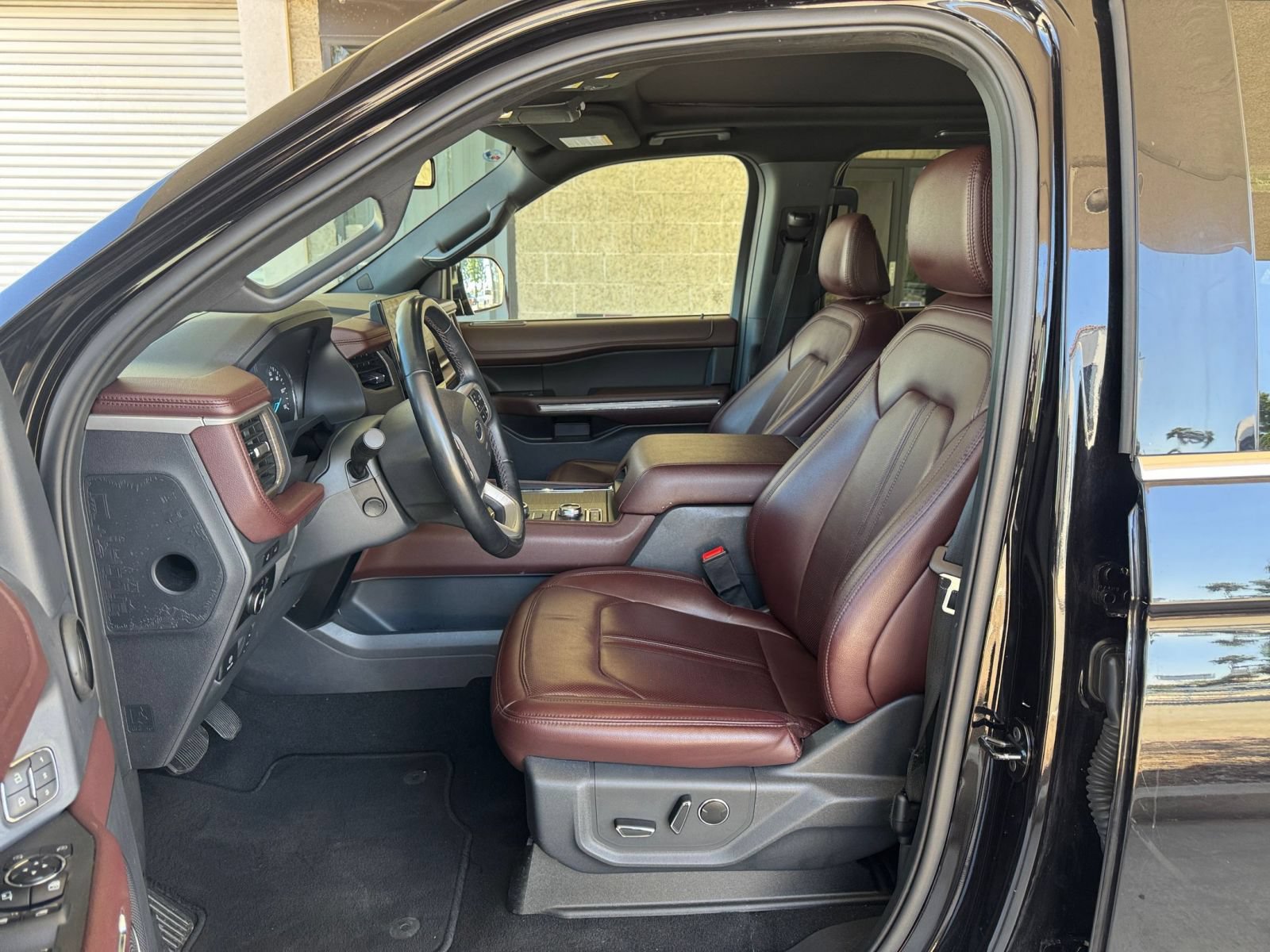 Used 2024 Ford Expedition Limited AWD/4WD image 29
