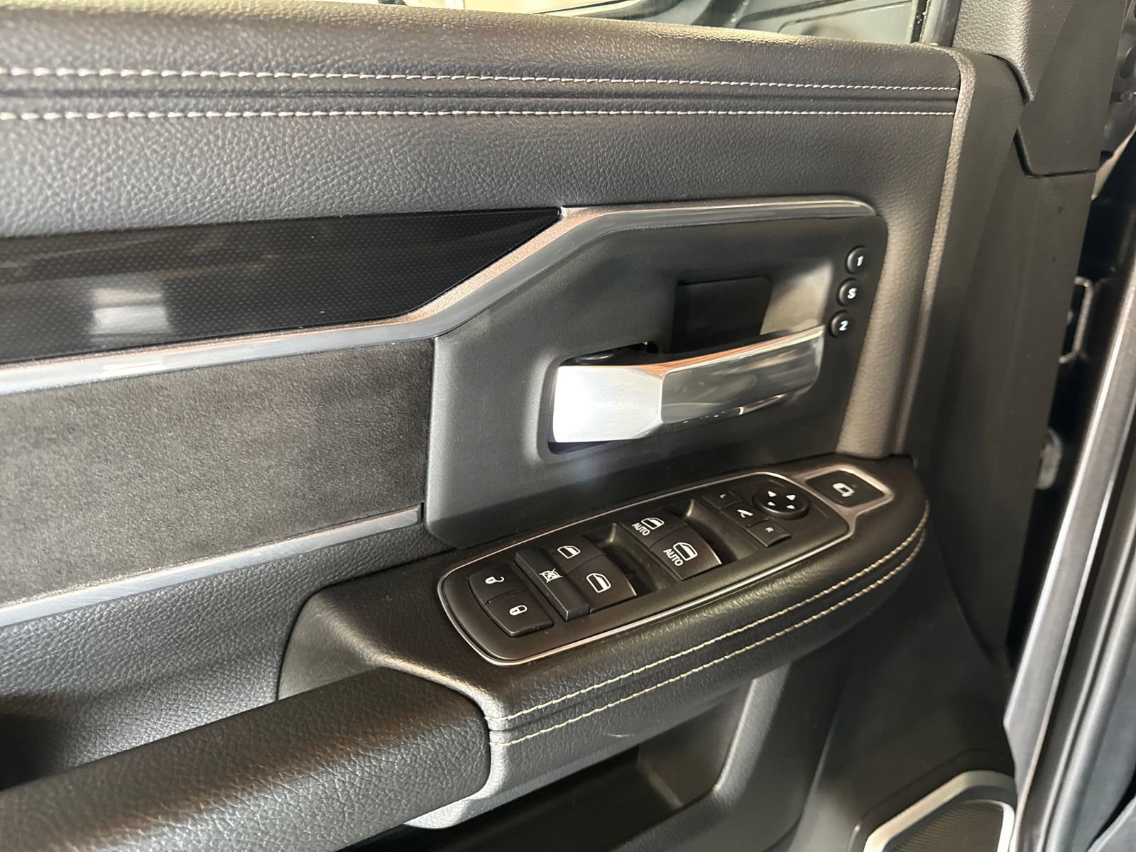 Used 2020 RAM 2500 Laramie AWD/4WD image 16