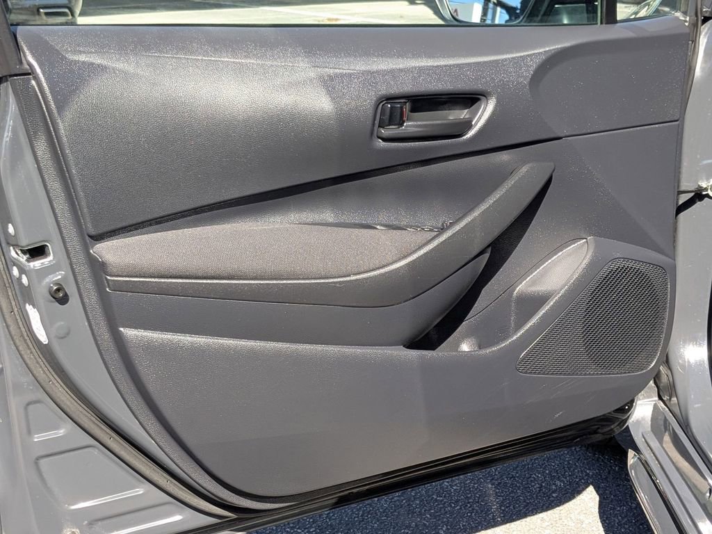 Used 2025 Toyota Corolla LE image 11