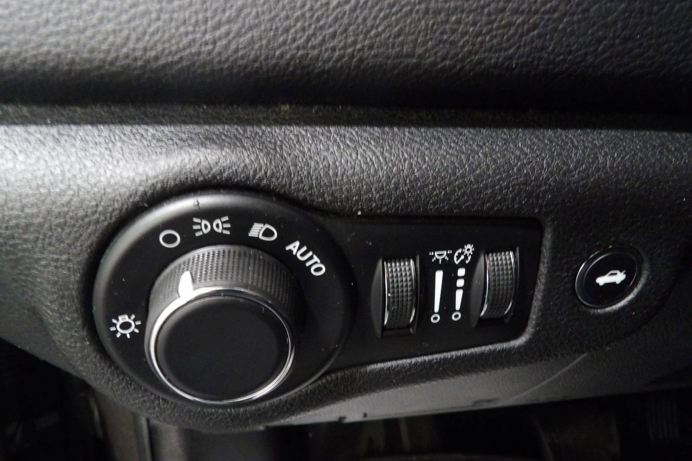 Used 2017 Chrysler 200 LX FWD image 16