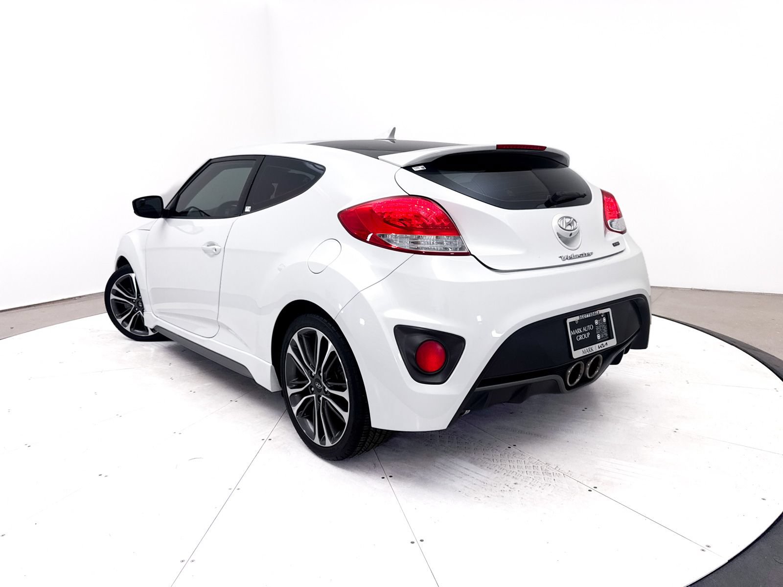 Used 2016 Hyundai Veloster Turbo R-Spec FWD image 2