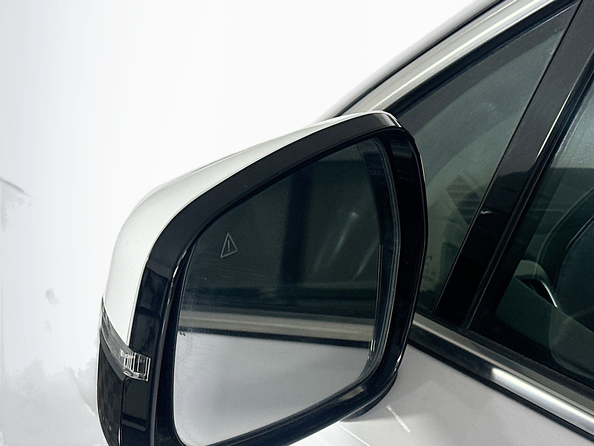 Used 2024 Kia Sorento S image 16