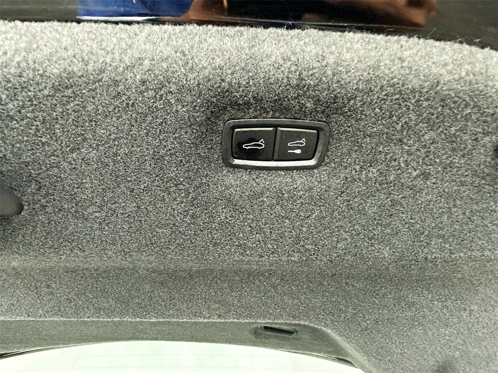 Used 2021 Porsche Taycan image 31