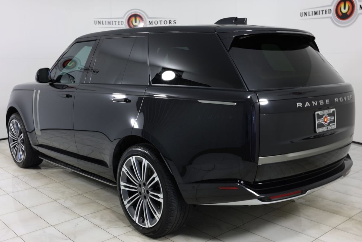 Used 2024 Land Rover Range Rover SE AWD/4WD image 4