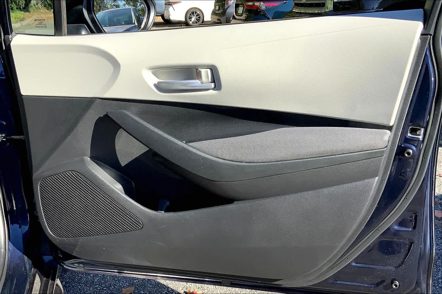 Used 2020 Toyota Corolla LE FWD image 22