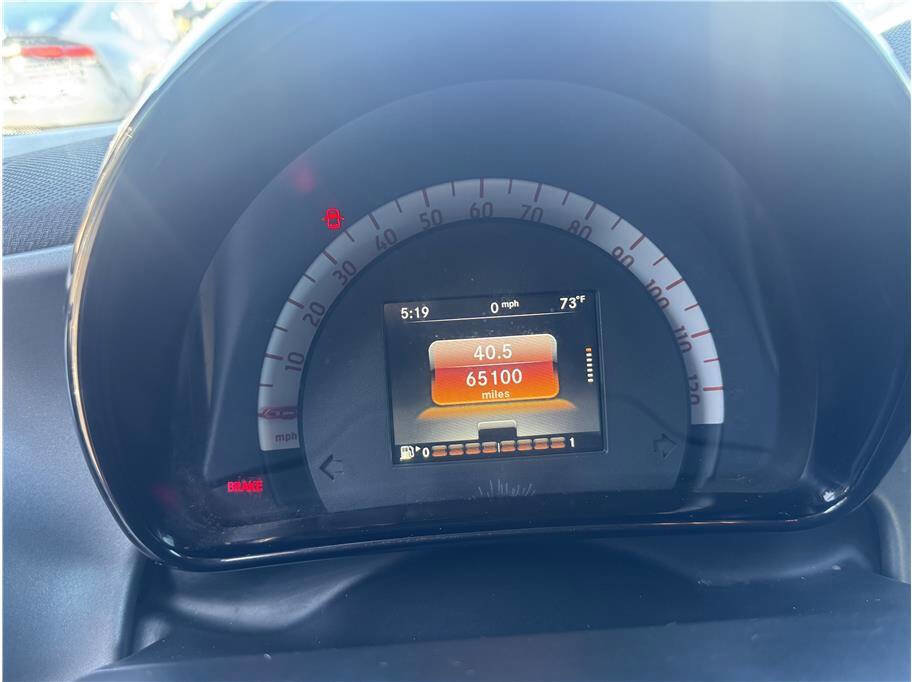 Used 2017 smart fortwo passion image 24