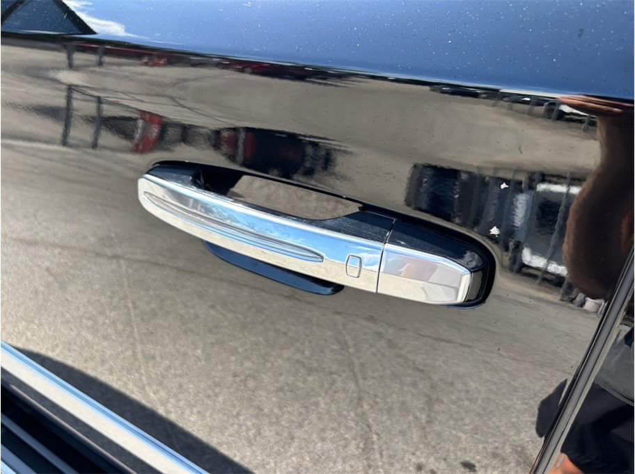 Used 2020 Cadillac Escalade Platinum AWD/4WD image 19