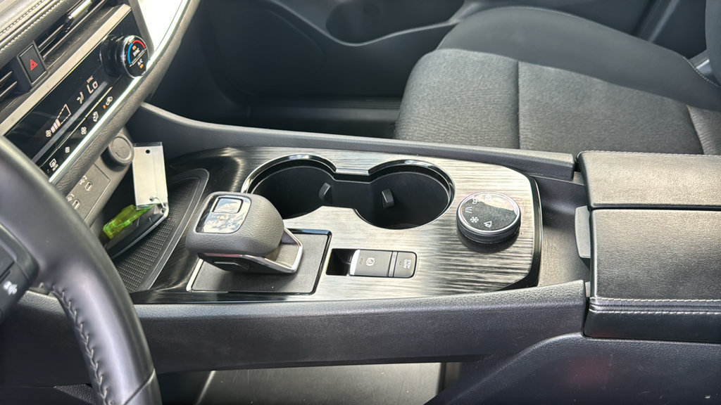 Used 2025 Nissan Rogue SV AWD/4WD image 22