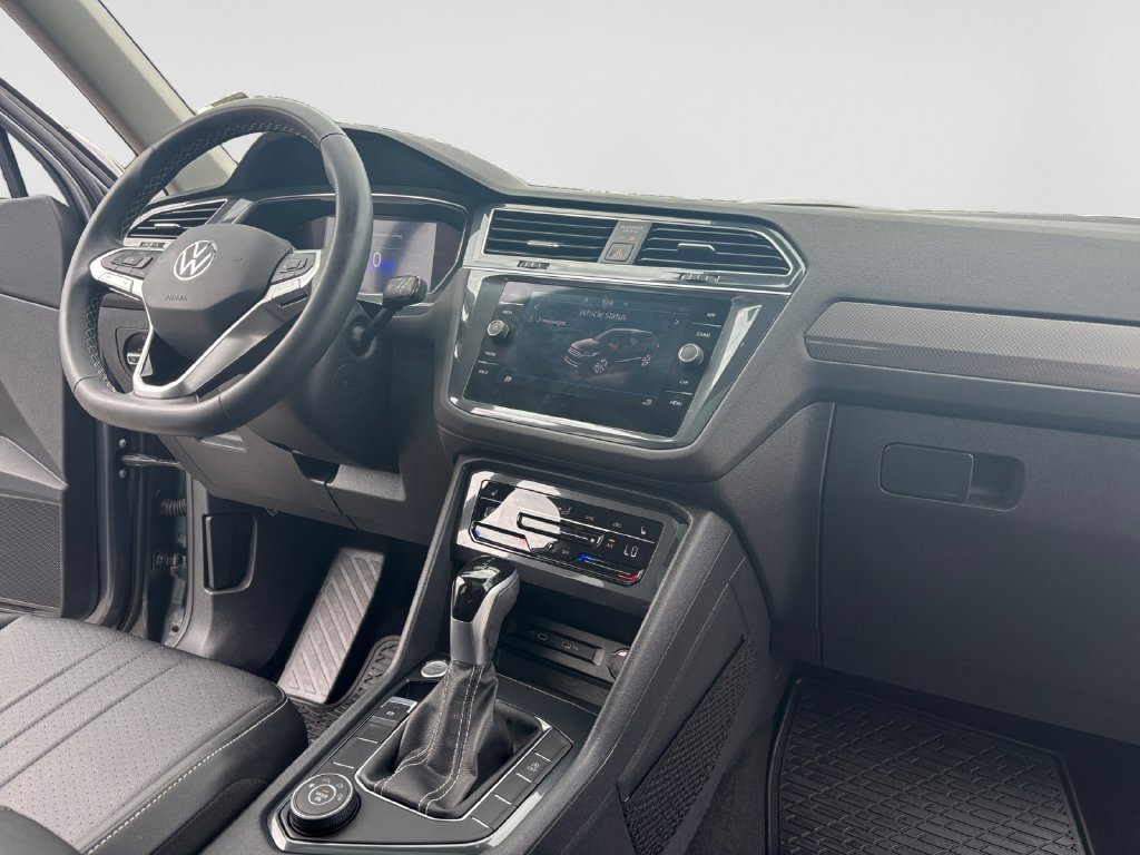 Used 2023 Volkswagen Tiguan SE AWD/4WD image 45