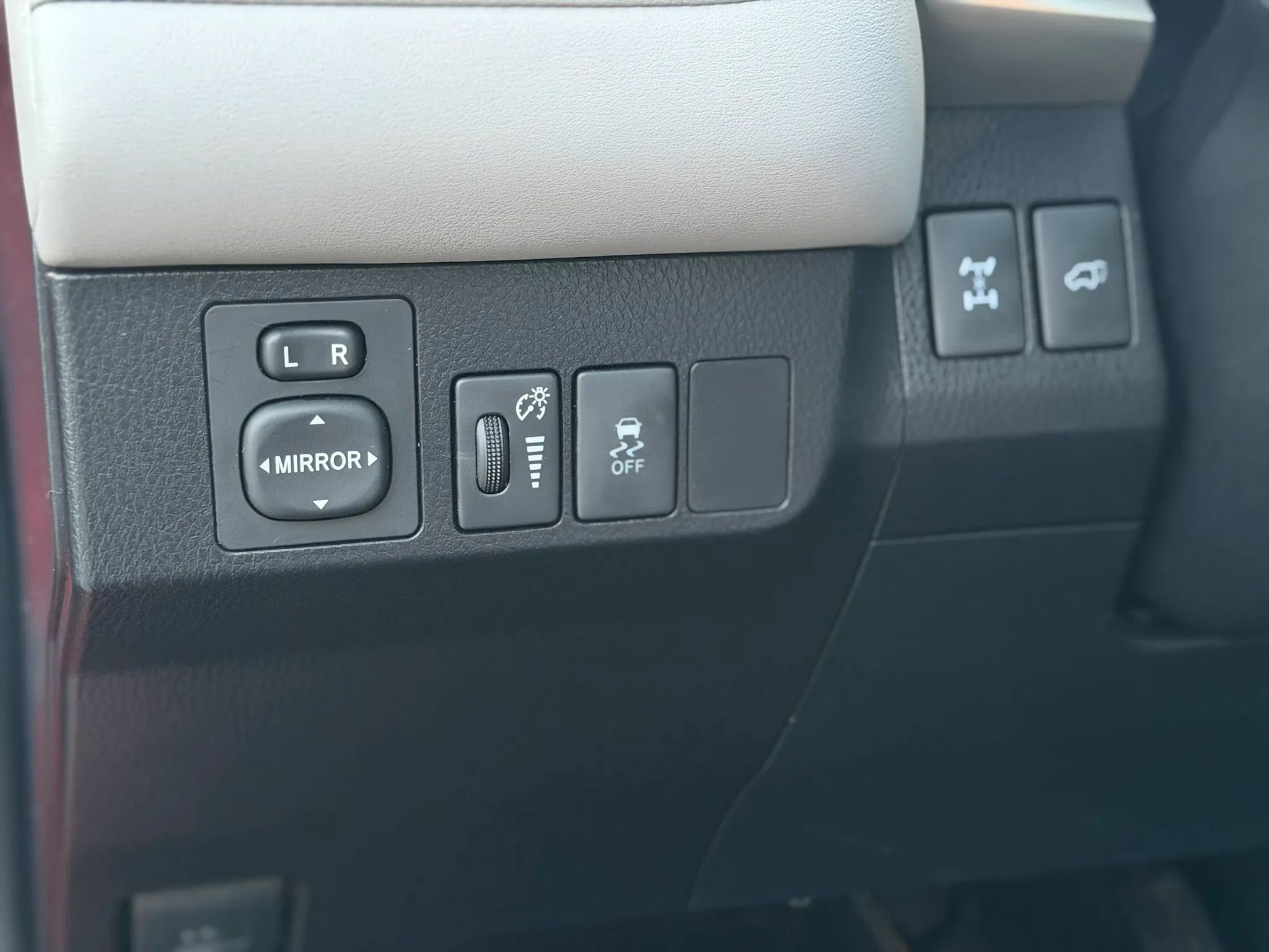 Used 2015 Toyota RAV4 XLE image 37