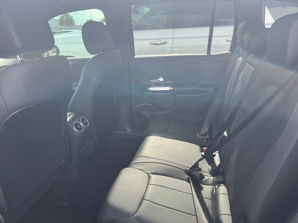 Used 2023 Mercedes-Benz GLB 250 4MATIC w/ Premium Package image 9