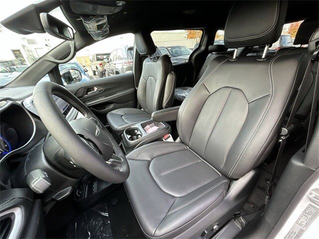 New 2026 Chrysler Pacifica Select AWD/4WD image 11