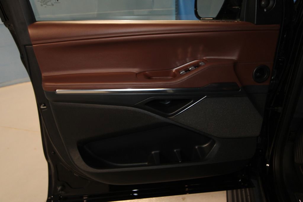 Used 2025 Lincoln Navigator Reserve AWD/4WD image 5