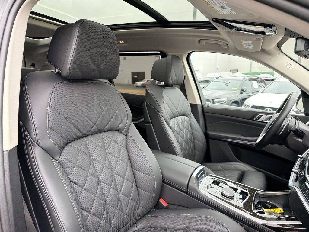 Used 2025 BMW X7 xDrive40i w/ Premium Package image 20