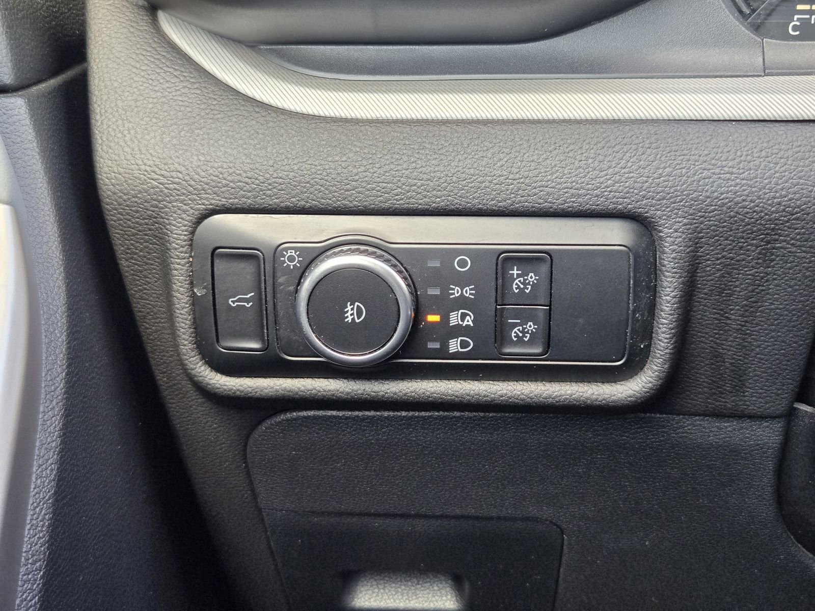 Certified 2024 Ford Explorer XLT w/ Equipment Group 202A image 22