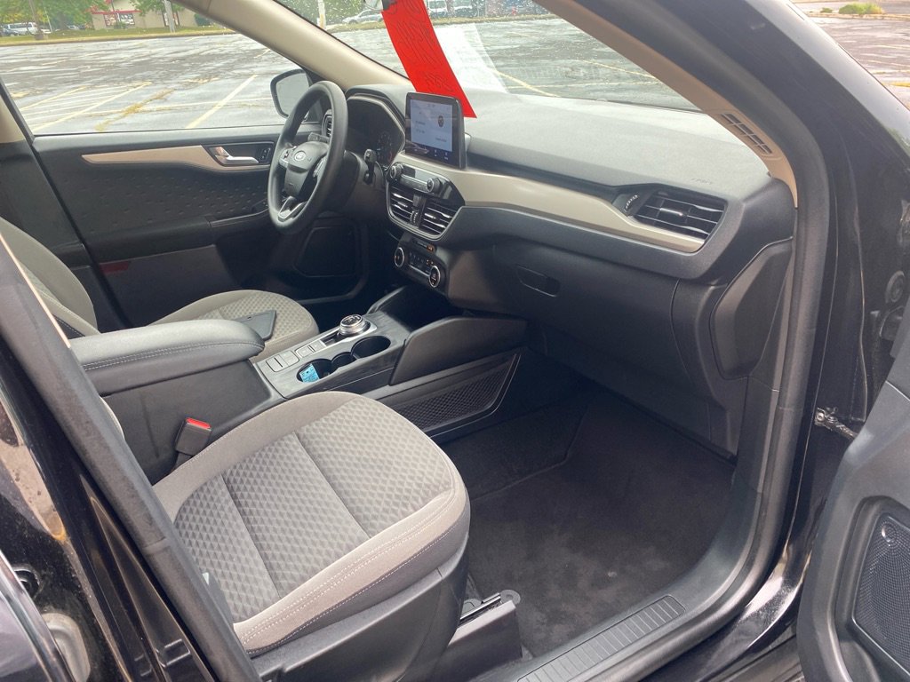 Used 2020 Ford Escape SE image 23