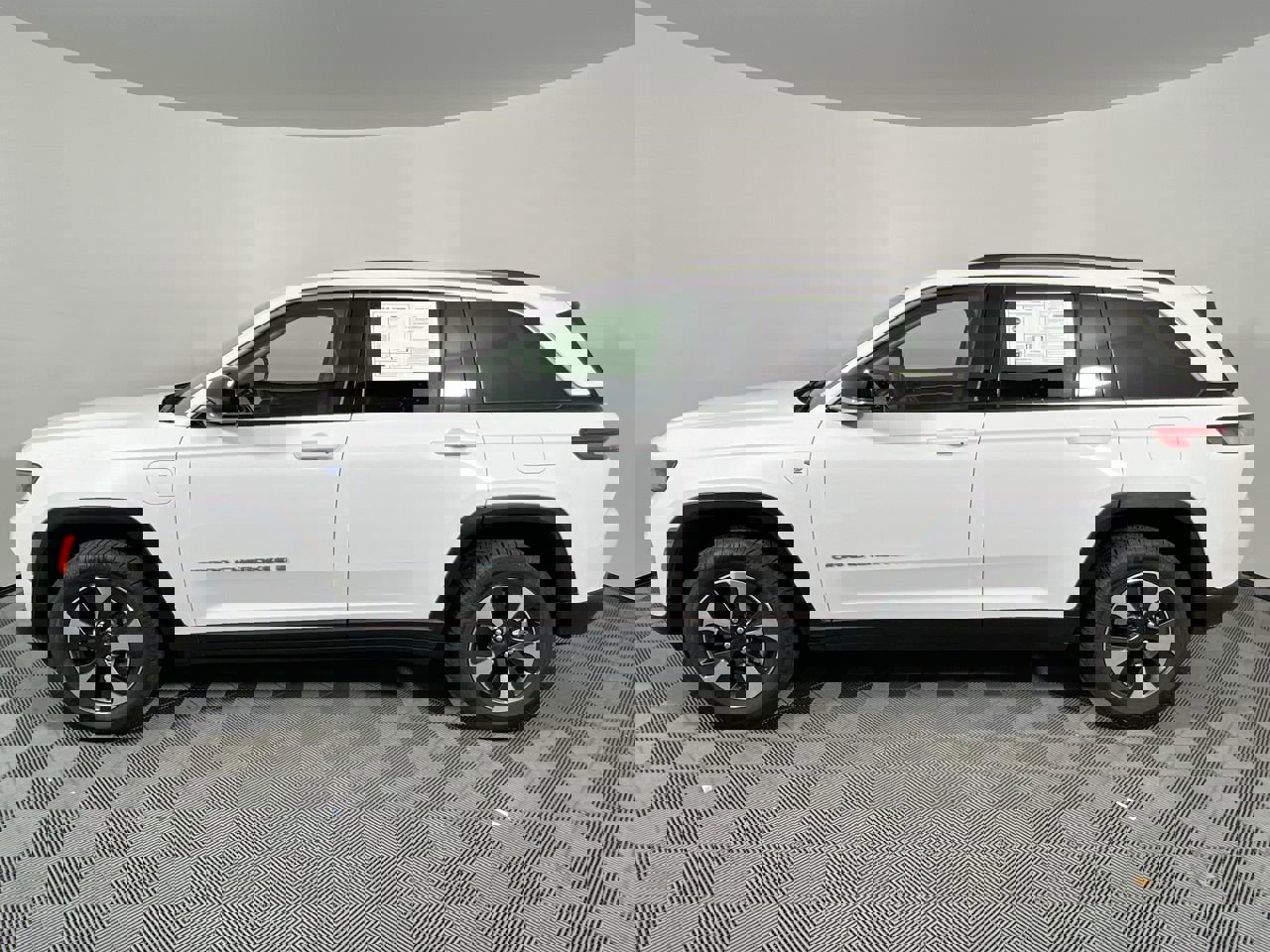 Used 2024 Jeep Grand Cherokee Limited 4xe image 6