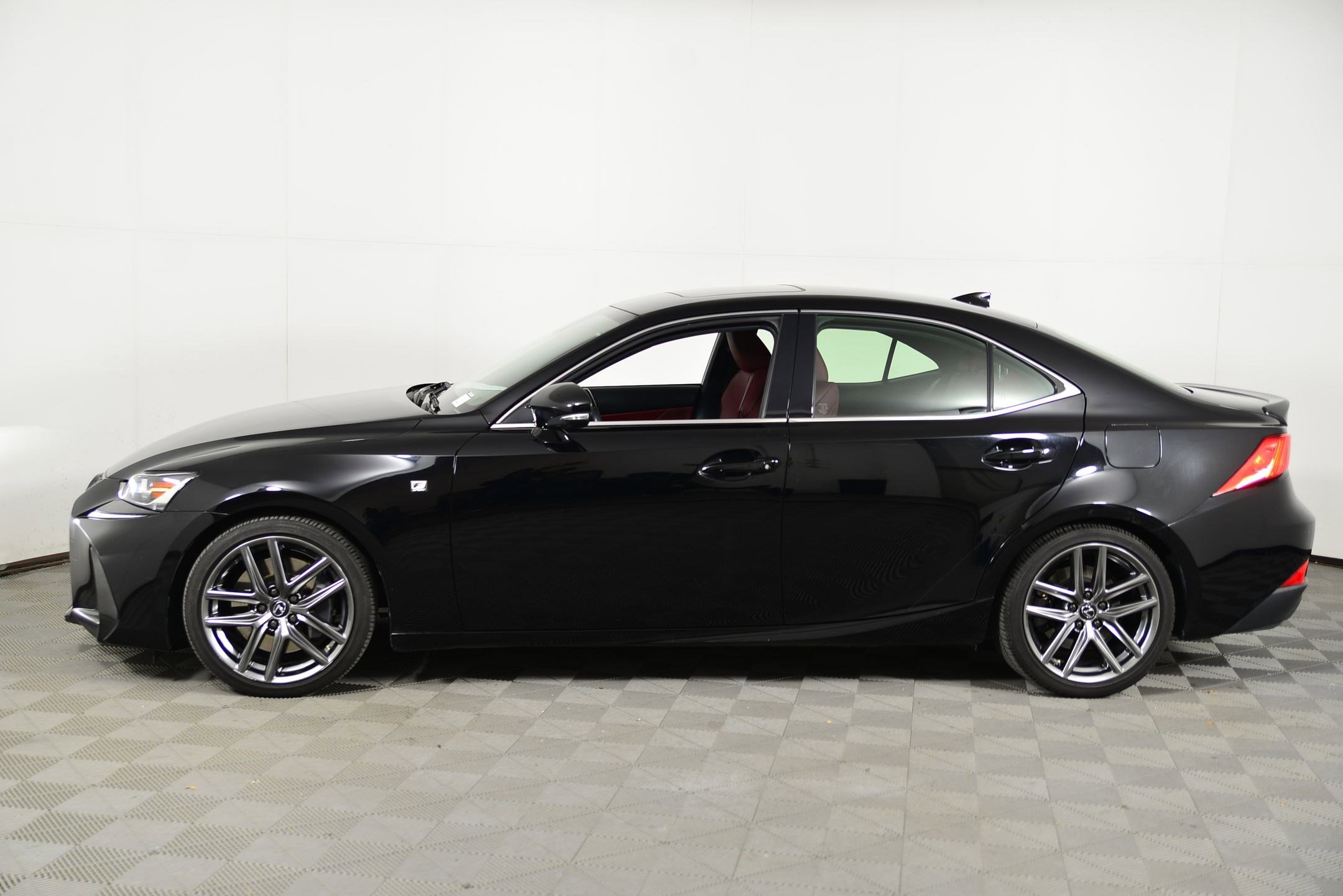 Used 2019 Lexus IS 300 AWD image 2