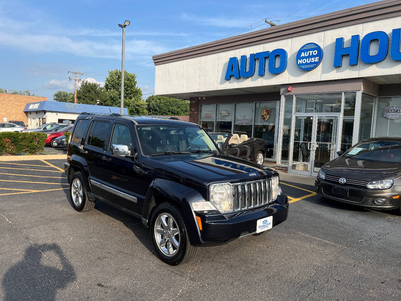 Used 2011 Jeep Liberty Limited w/ Tire & Wheel Group AWD/4WD image 3