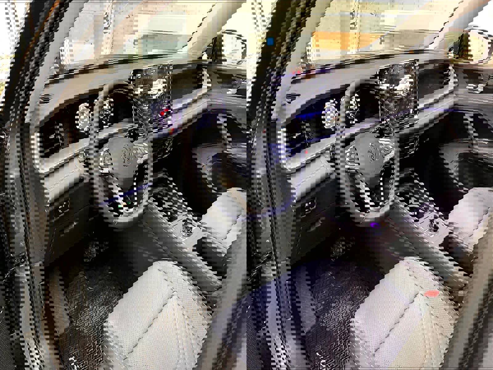 New 2026 Volkswagen Tiguan SE image 8