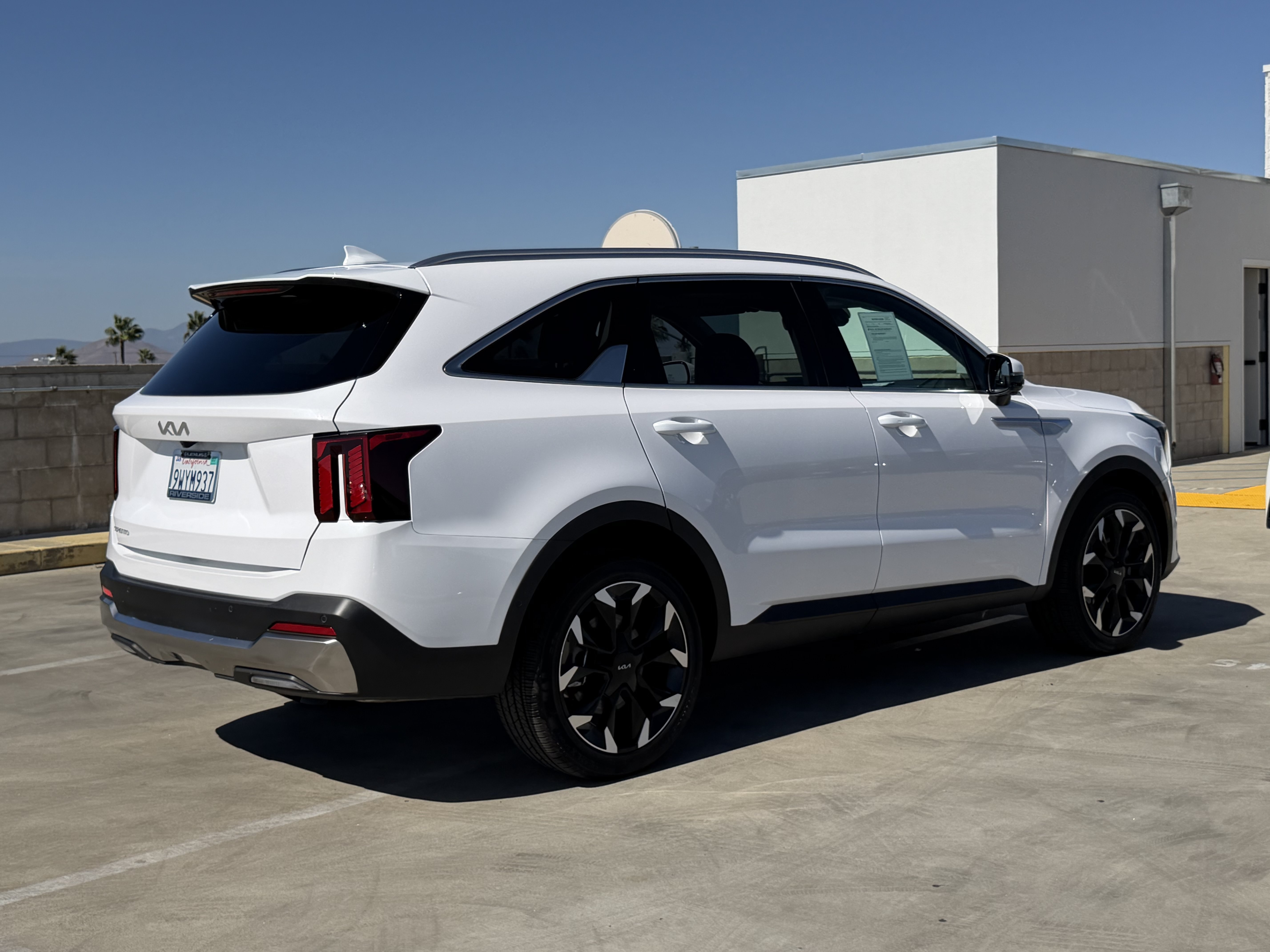 Used 2025 Kia Sorento SX FWD image 11