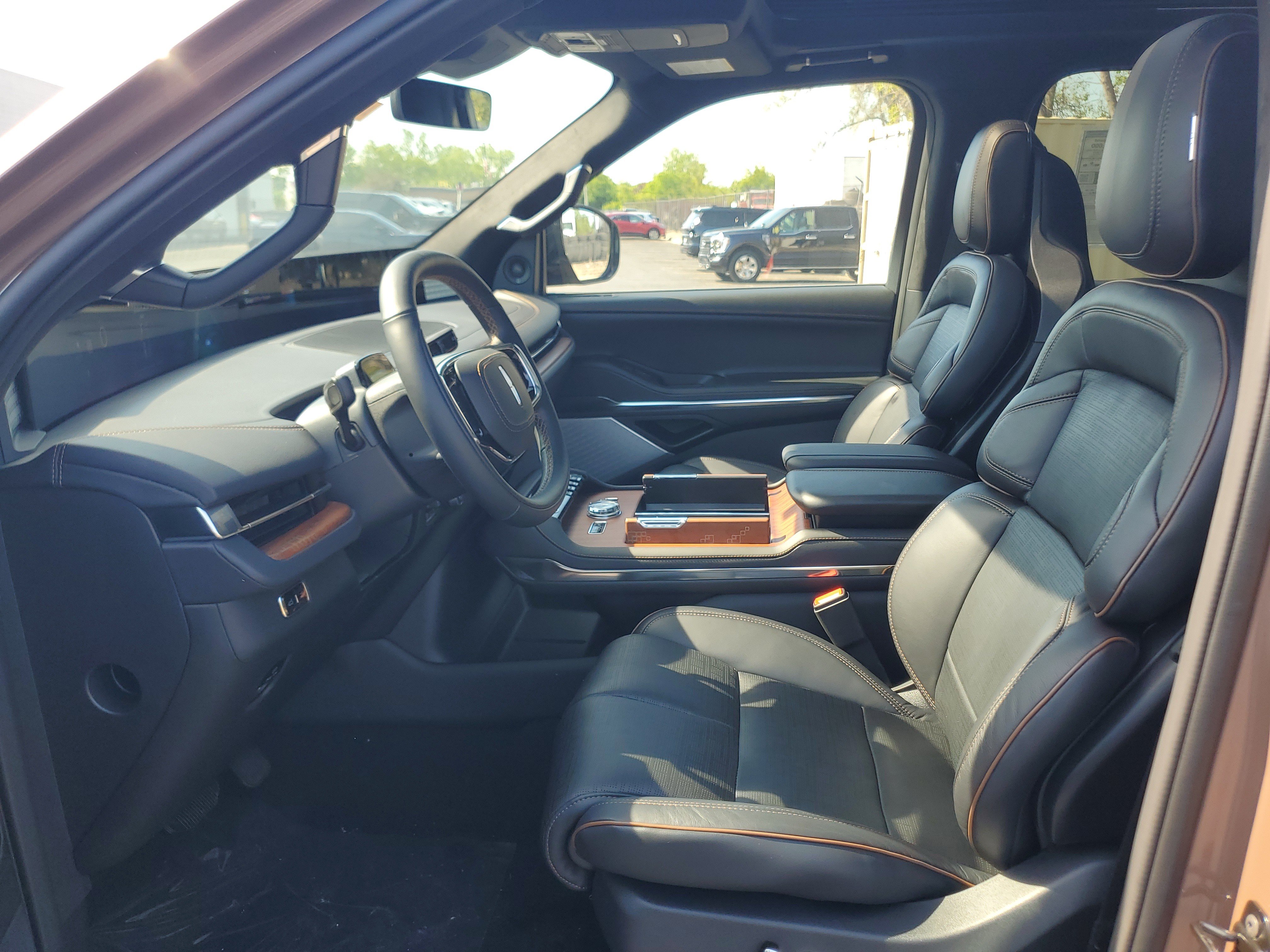 New 2026 Lincoln Navigator L Black Label AWD/4WD image 12