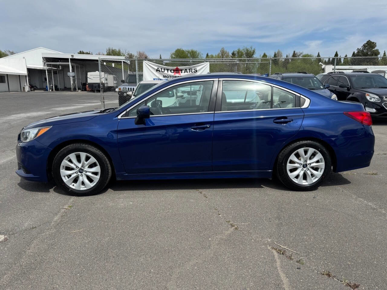 Used 2017 Subaru Legacy 2.5i Premium AWD/4WD image 2