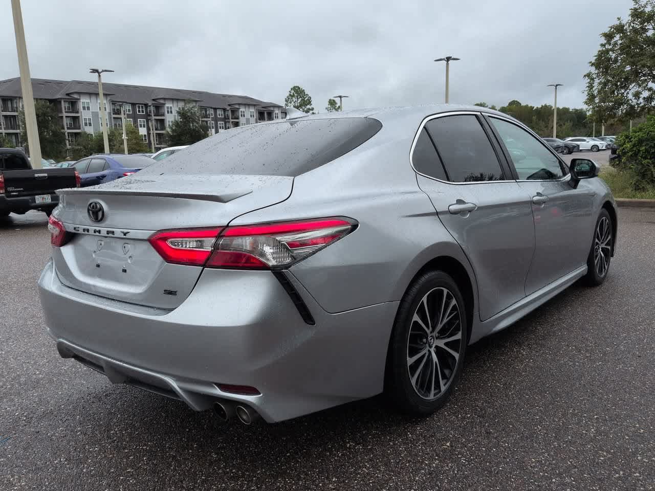 Used 2019 Toyota Camry SE FWD image 6
