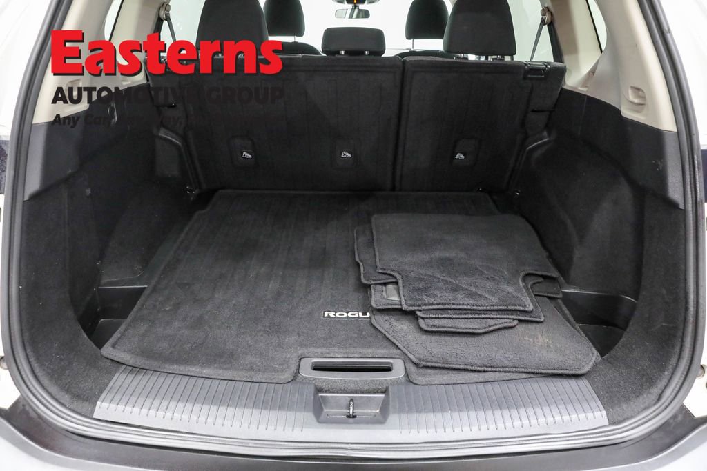 Used 2022 Nissan Rogue SV image 9