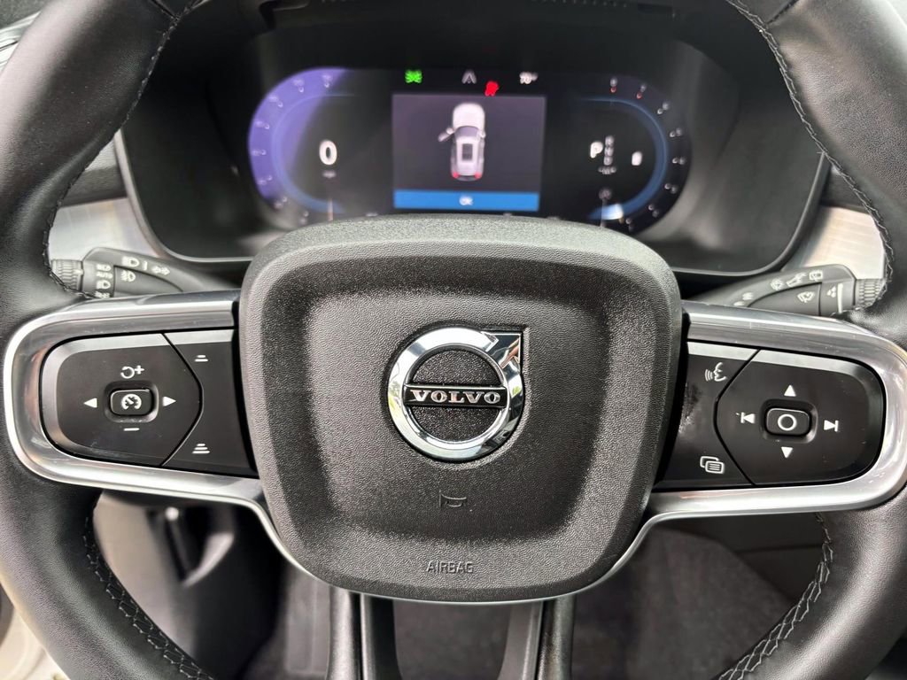 Used 2025 Volvo XC40 B5 Core image 16