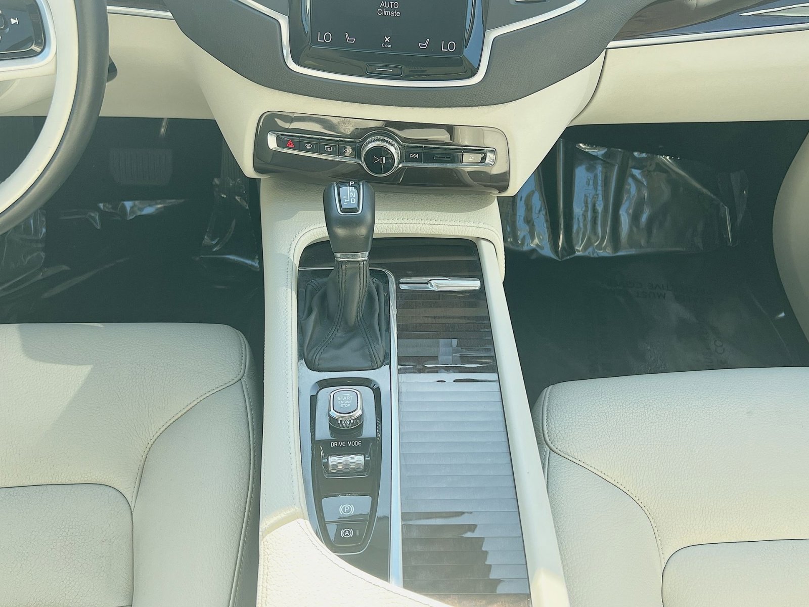 Used 2019 Volvo XC90 T6 Momentum w/ Advanced Package AWD/4WD image 23